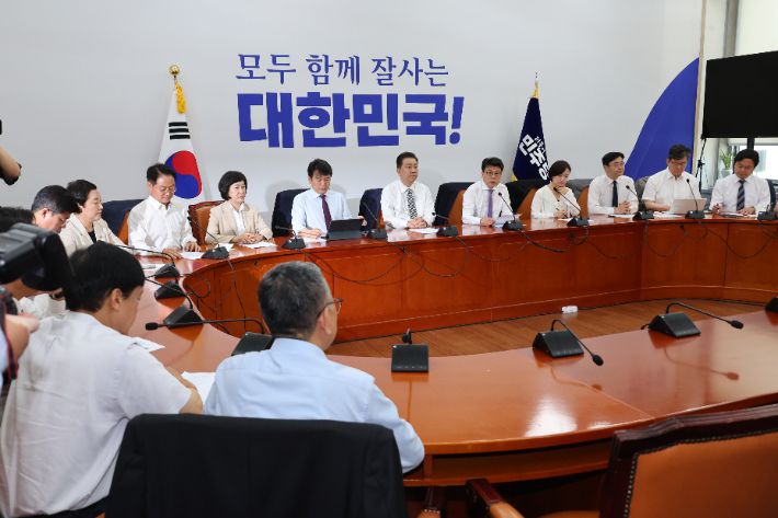 더불어민주당 원내대책회의. 연합뉴스