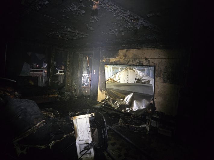 2일 부산 기장군 아파트 화재 현장 내부 모습. 부산소방재난본부 제공