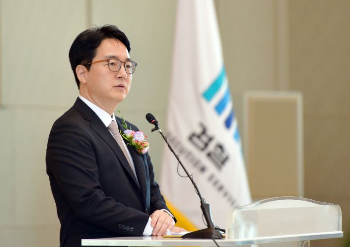 심우정 검찰총장이 2일 서울 서초구 대검찰청에서 열린 퇴임식에서 퇴임사를 하고 있다. 연합뉴스