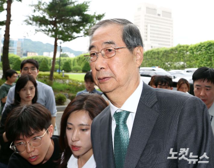 한덕수 전 국무총리가 2일 오전 서울 서초구 서울고검에 마련된 내란특검 사무실로 출석하고 있다. 황진환 기자