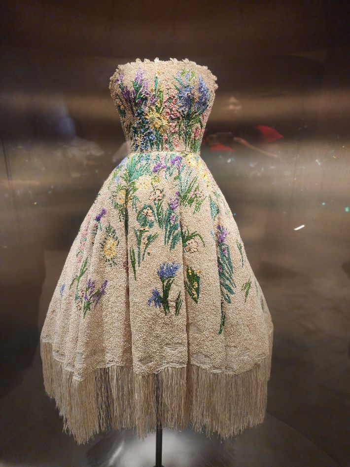 '하바리움의 정수', 마리아 그라치아 치우리가 제작한 2017 봄-여름 으뜨 구뛰르 컬렉션. 미스 디올 캠페인에서 나탈리 포트만이 착용. 곽인숙 기자