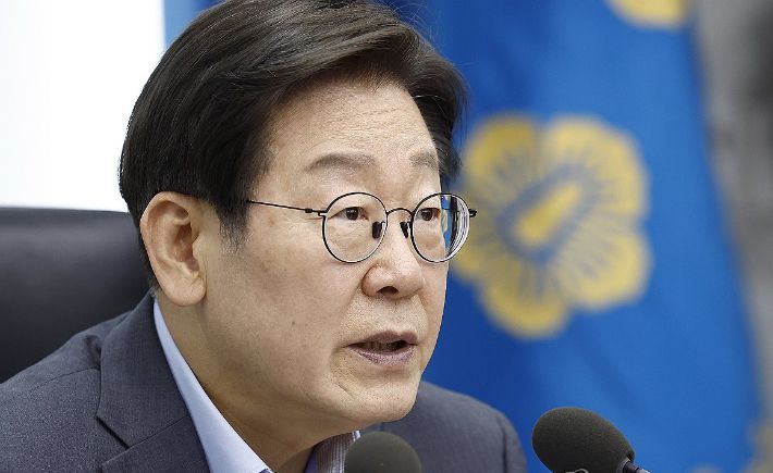 이재명 대통령이 10일 서울 용산 대통령실 청사에서 열린 3차 수석·보좌관 회의에서 발언하고 있다. 대통령실통신사진기자단