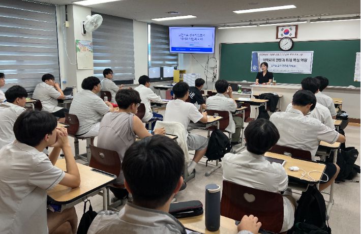 강원 춘천고등학교는 지난 10일, 2학년 전체 학생 268명을 대상으로 '2025학년도 자율형 공립고 2.0'의 핵심 과제인 진로 특색 프로그램을 진행했다. 강원도교육청 제공