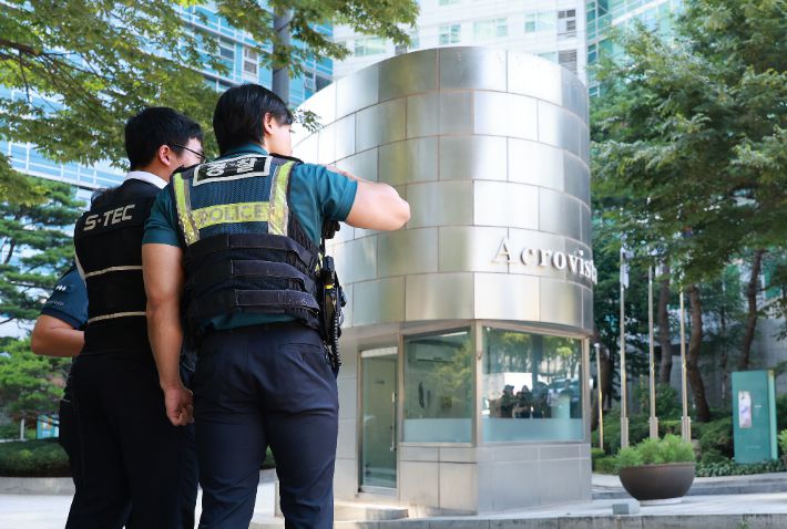 채상병 사건 수사방해 의혹을 수사하는 이명현 순직해병 특검팀이 11일 수사외압 의혹의 '정점'으로 지목된 윤석열 전 대통령에 대한 압수수색에 나섰다. 연합뉴스