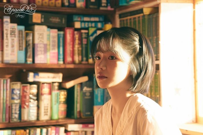 조유리는 '개와 고양이의 시간'을 지난 7일 선공개했다. 웨이크원 제공