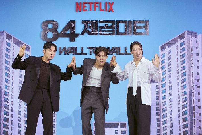 14일 열린 넷플릭스 영화 '84제곱미터' 제작발표회에선 김태준 감독을 비롯해 배우 서현우, 강하늘, 염혜란이 참석해 작품을 소개했다. 넷플릭스 제공