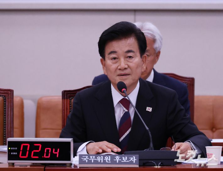 정동영 통일부 장관 후보자가 14일 오전 국회 외교통일위원회에서 열린 인사청문회에 출석해 질의에 답하고 있다. 황진환 기자