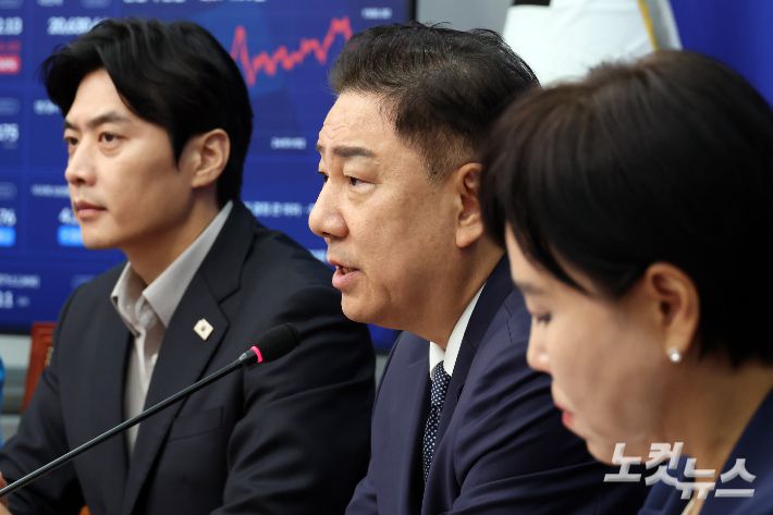 더불어민주당 김병기 당대표 직무대행 겸 원내대표가 발언하고 있다. 윤창원 기자