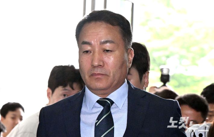 지난 2023년 7월 채상병 사고를 수사한 당시 박정훈 전 해병대 수사단장에게 수사 외압을 가한 의혹을 받는 김계환 전 해병대사령관이 지난 7일 오전 서울 서초구 순직해병 특검 사무실에 조사를 받기위해 출석하고 있다. 류영주 기자