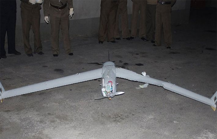 북한이 지난해 10월 평양에서 한국군에서 운용하는 드론과 동일 기종의 무인기 잔해를 발견했다고 주장하며 관련 사진을 공개했다. 연합뉴스