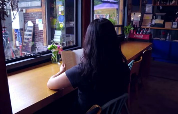 초롱 씨는 과거 일상이 무너진 채 무려 8년 동안 문고리를 걸어 잠갔다. 김초롱 씨 제공