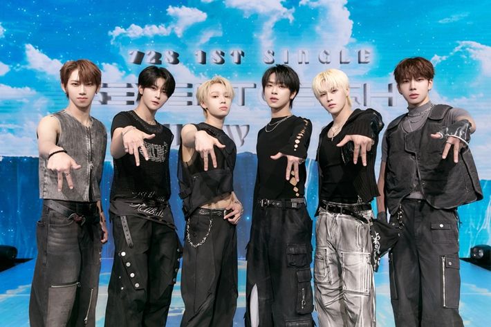 세븐투에잇은 'PDSR'과 '드립 앤 드롭' 두 곡을 타이틀곡으로 삼아 활동한다. 텐엔터테인먼트 제공