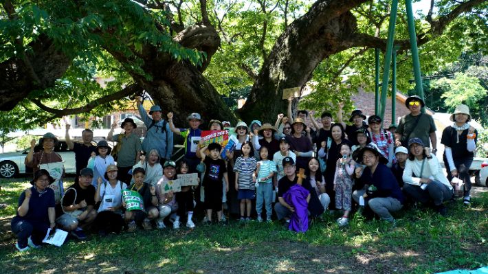 경기도 고양시에 위치한 나들목일산교회와 성공회 일산교회, 주날개그늘교회, 동녘교회, 일산은혜교회 등 8개교회가 지난 12일 산황산을 살리기 위한 걷기 기도회를 가졌다. 사진 = 산황동골프장증설백지화기독교대책위원회