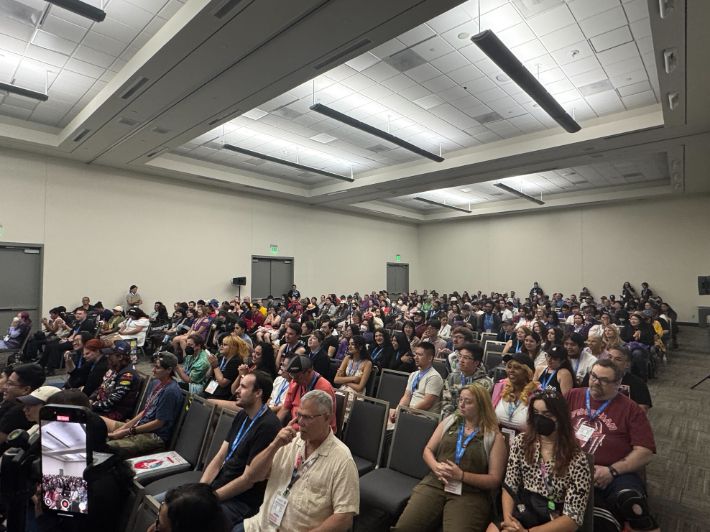 '전지적 독자 시점' 실사 영화 북미 최초 공개 패널을 보기 위해 모인 관객들.