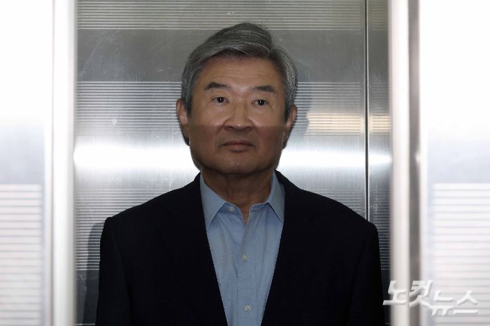 조태용 전 국가정보원장이 29일 오전 서울 서초구 서초한샘빌딩에 마련된 순직해병 특검 사무실로 소환 조사를 받기 위해 피의자 신분으로 출석하고 있다. 박종민 기자