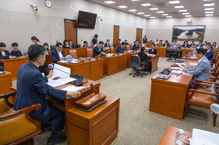 24일 국회에서 농림축산식품해양수산위원회 법안심사소위원회가 개회되고 있다. 연합뉴스