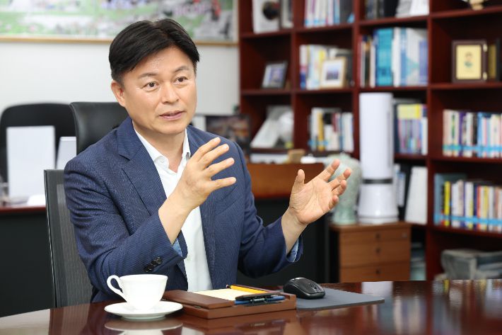 기자 질문에 답변하고 있는 조 시장 모습. 부천시 제공