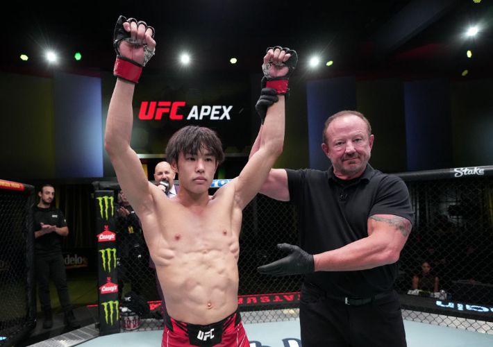 박현성과 대결을 벌이는 타이라 타츠로(사진 왼쪽). UFC 제공