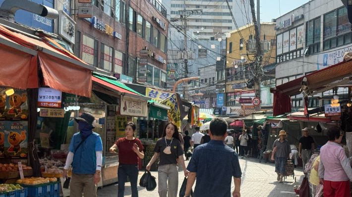 지난 달 30일 오전 이수남성사계시장 풍경. 김다연 인턴기자