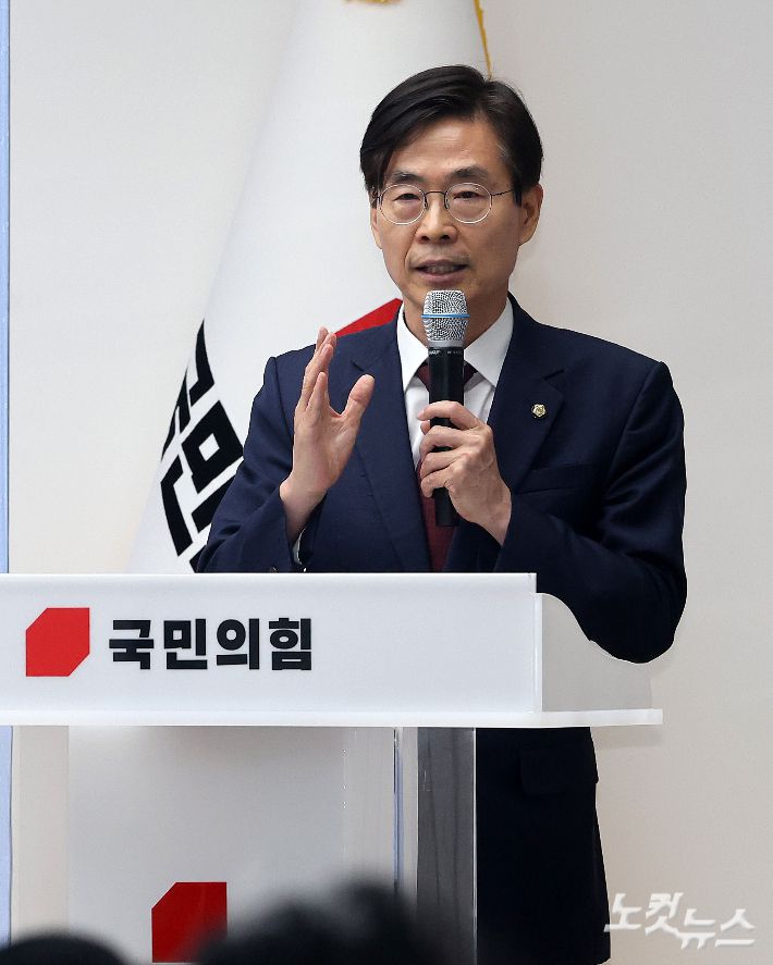 3일 오후 영등포구 국민의힘 중앙당사에서 열린 제6차 전당대회 당 대표 후보자 비전대회에 참석한 조경태 후보가 비전발표를 하고 있다. 황진환 기자