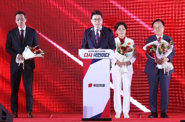 수락연설하는 신동욱 최고위원     (서울=연합뉴스) 황광모 기자 = 국민의힘 신동욱 최고위원이 22일 충북 청주시 청주오스코에서 열린 국민의힘 제6차 전당대회에서 수락연설을 하고 있다. 2025.8.22 [공동취재]     hkmpooh@yna.co.kr (끝)   <저작권자(c) 연합뉴스, 무단 전재-재배포, AI 학습 및 활용 금지> 연합뉴스