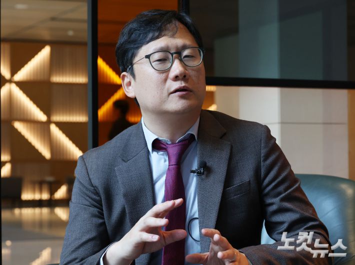 영국 로펌 트라워즈앤햄린스(Trowers & Hamlins)의 코리아 데스크를 이끌고 있는 윤덕근 변호사 19일 서울 중구에서 CBS노컷뉴스와 인터뷰를 갖고 있다. 황진환 기자