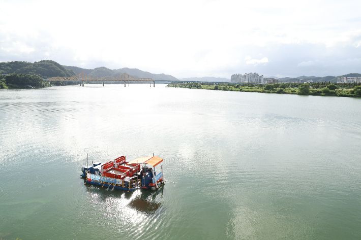 녹조제거선. 경남도청 제공