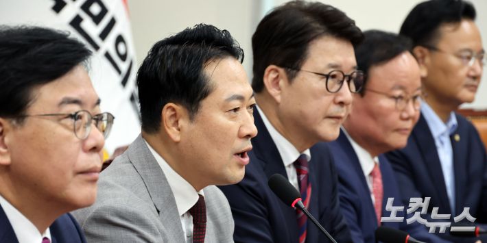 국민의힘 장동혁 대표가 27일 서울 여의도 국회에서 열린 최고위원회의에서 모두발언을 하고 있다. 윤창원 기자