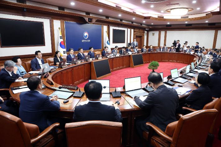 서울 종로구 정부서울청사에서 열린 국무회의. 연합뉴스