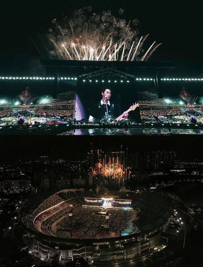 '더 데케이드'에서 펼쳐진 거대 폭죽 쇼. JYP엔터테인먼트 제공