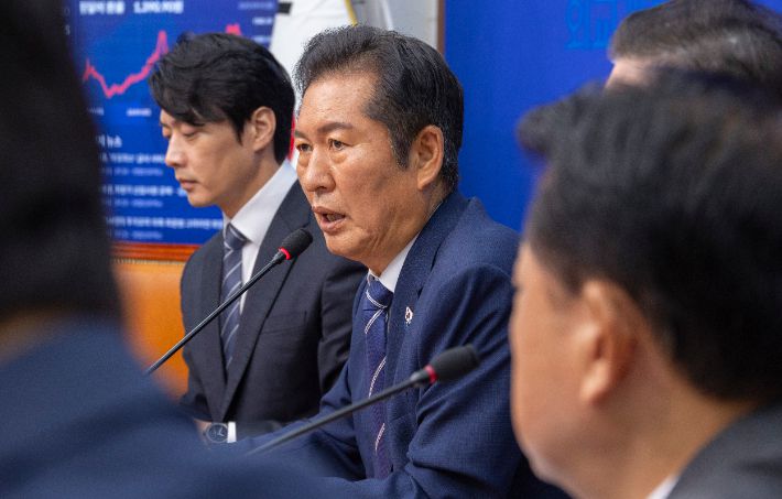 더불어민주당 정청래 대표가 정기국회 첫날인 1일 국회에서 열린 최고위원회의에서 발언하고 있다. 연합뉴스