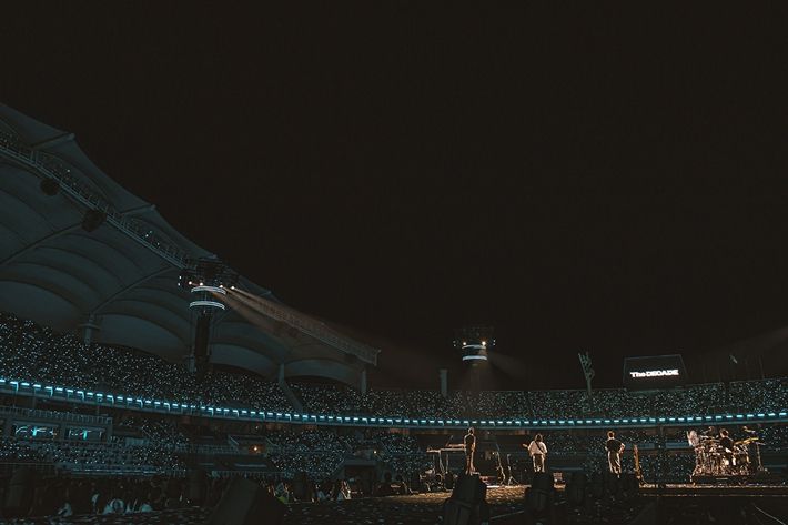 데이식스는 지난달 30~31일 이틀 동안 경기도 고양시 고양종합운동장 주경기장에서 10주년 기념 공연 '더 데케이드'를 열었다. JYP엔터테인먼트 제공