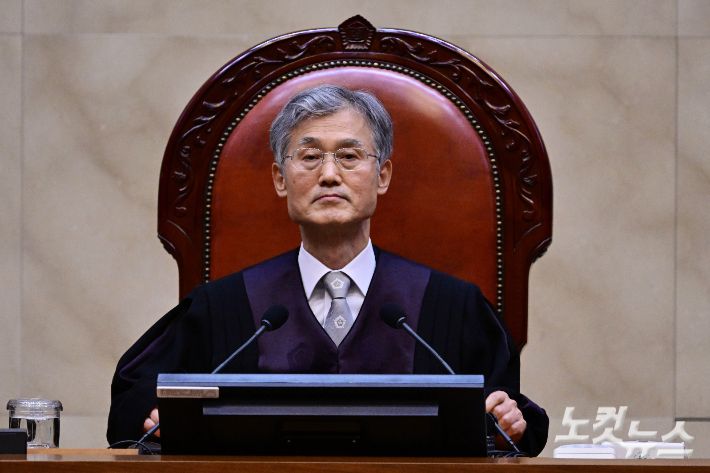 조희대 대법원장이 지난 5월 1일 서울 서초구 대법원에서 이재명 더불어민주당 대선 후보의 공직선거법 위반 사건 상고심 선고를 위해 재판을 준비하고 있다. 사진공동취재단