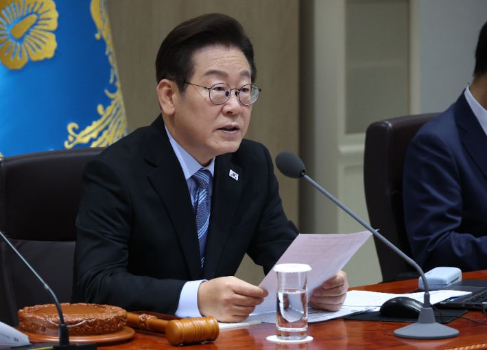 이재명 대통령이 2일 용산 대통령실에서 국무회의를 주재하고 있다. 연합뉴스