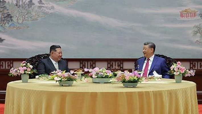 전승절 80주년 열병식 참석을 위해 중국을 방문한 김정은 북한 국무위원장이 4일 오후 시진핑 중국 국가주석과 양자회담을 개최했다고 조선중앙통신이 5일 이에 대해 보도했다. 연합뉴스