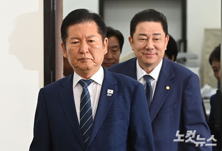 더불어민주당 정청래 대표와 김병기 원내대표. 윤창원 기자