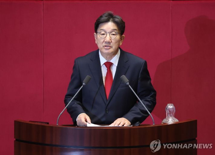 (서울=연합뉴스) 김주성 기자 = 불법 정치자금 수수 혐의를 받는 국민의힘 권성동 의원이 11일 국회 본회의에서 자신의 체포동의안 표결을 앞두고 신상발언을 하고 있다. 2025.9.11 utzza@yna.co.kr 연합뉴스