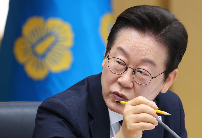 이재명 대통령이 16일 정부세종청사에서 열린 제42회 국무회의에서 발언하고 있다. 연합뉴스