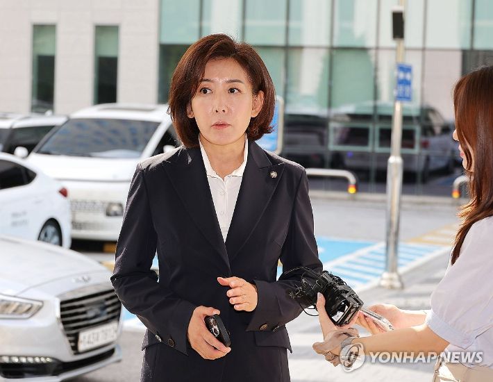 (서울=연합뉴스) 류영석 기자 = 국민의힘 나경원 의원이 15일 서울 양천구 서울남부지방법원에서 열린 '국회 패스트트랙(신속처리안건) 충돌 사건' 1심 결심 공판에 출석하고 있다. 2025.9.15 ondol@yna.co.kr 연합뉴스