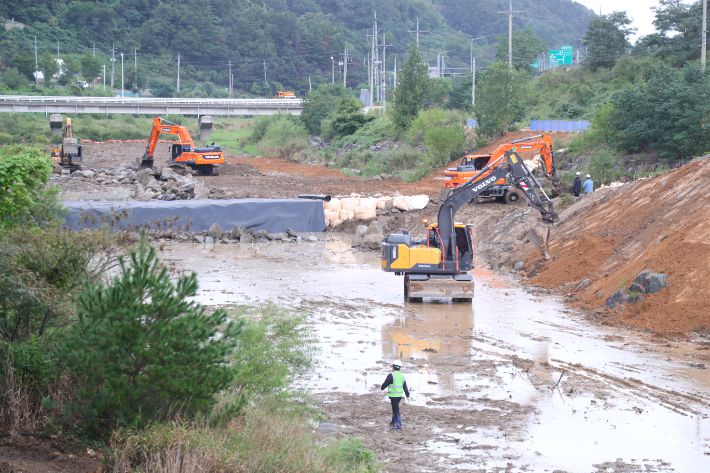 도암댐 비상 방류 준비를 위한 작업. 연합뉴스