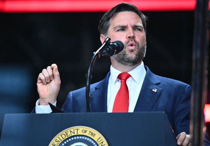 추모식에서 연설 중이 JD밴스 미국 부통령. 연합뉴스