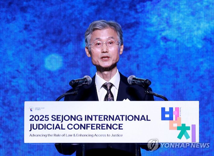 (서울=연합뉴스) 홍해인 기자 = 조희대 대법원장이 22일 서울 중구 신라호텔에서 열린 '2025 세종 국제 콘퍼런스'에서 개회사를 하고 있다. 2025.9.22 hihong@yna.co.kr 연합뉴스