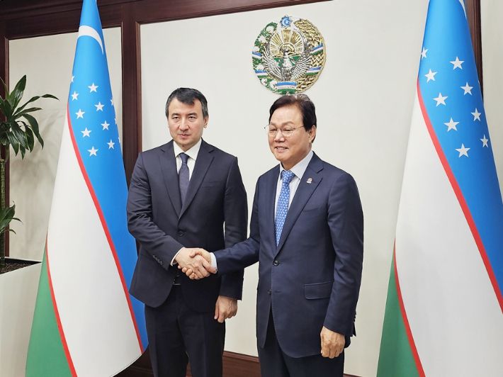 박완수 경남지사가 우즈베키스탄 잠시드 압두하키모비치 호자예브 경제부총리를 만나 경제 협력 방안을 논의했다. 경남도청 제공