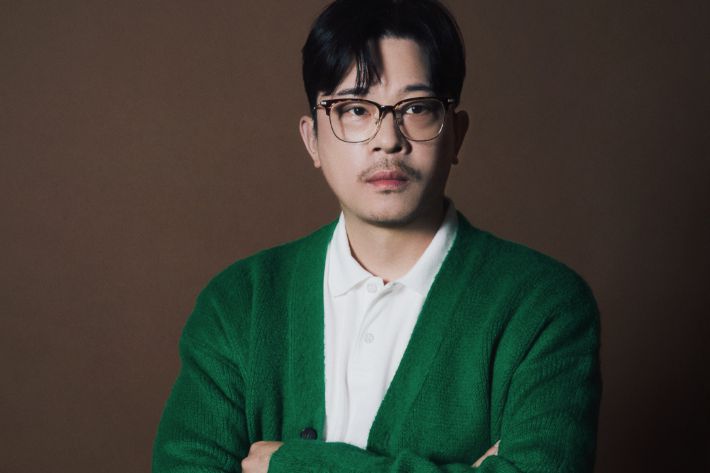 이태성 감독은 이번 작품의 현장 분위기에 대해서도 언급했다.그는 "쉬는 날에 쉴 법도 한데 배우들과 스태프들끼리 풋살 경기를 하더라"며 "1등하면 상금도 걸 정도로 서로의 호흡이 좋았다"고 강조했다. 넷플릭스 제공