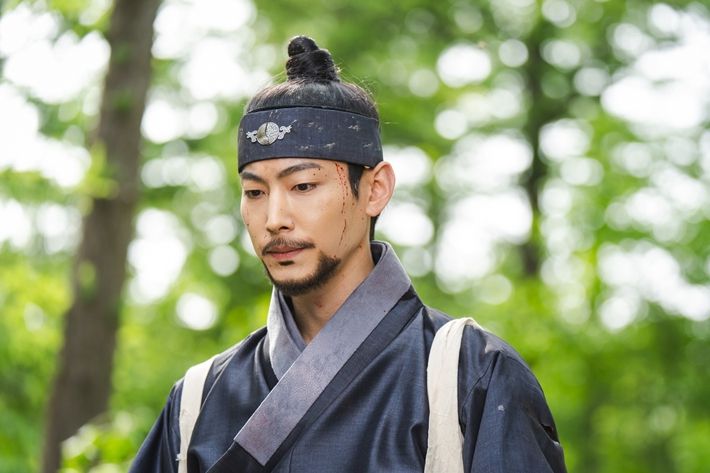 박영운이 연기한 신수혁은 왕 이헌의 곁을 묵묵하고 충직하게 지키는 호위무사였다. 마스크스튜디오 제공