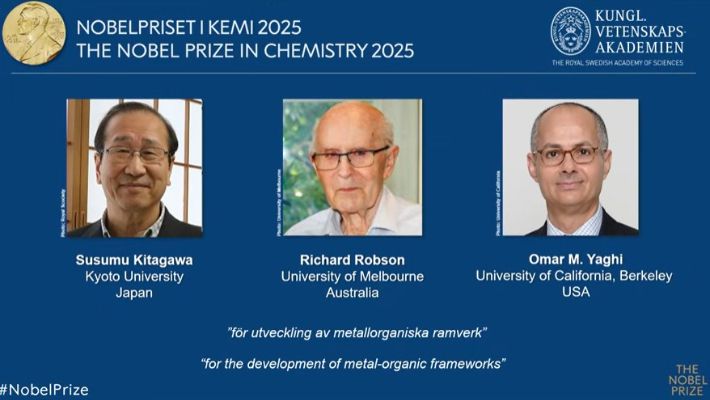 올해 노벨화학상은 금속·유기 골격체를 개발한 기타가와 스스무 일본 교토대 교수(왼쪽부터), 리처드 롭슨 호주 멜버른대 교수, 오마르 M. 야기 미국 UC버클리대 교수 등 3인에게 돌아갔다. 연합뉴스