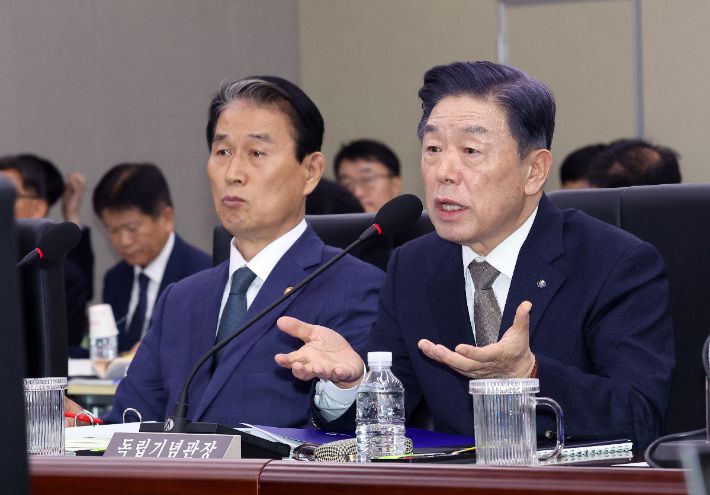 김형석 독립기념관장이 16일 정부세종청사에서 열린 국회 정무위원회의 국가보훈부에 대한 국정감사에서 여야 위원들의 질의에 답하고 있다. 연합뉴스