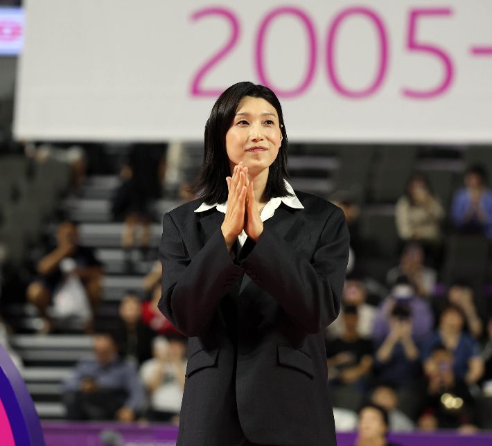 웃으며 마지막 인사 하는 김연경. 흥국생명 제공