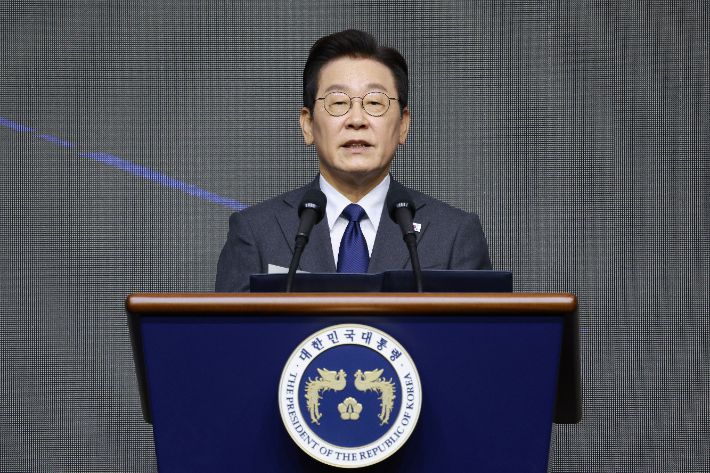 이재명 대통령이 20일 경기 고양시 킨텍스에서 열린 서울 ADEX 2025 개막식에서 축사하고 있다. 연합뉴스