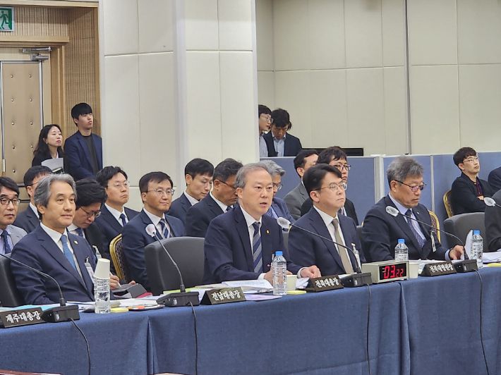 답변하는 양오봉 전북대학교 총장. 김대한 기자